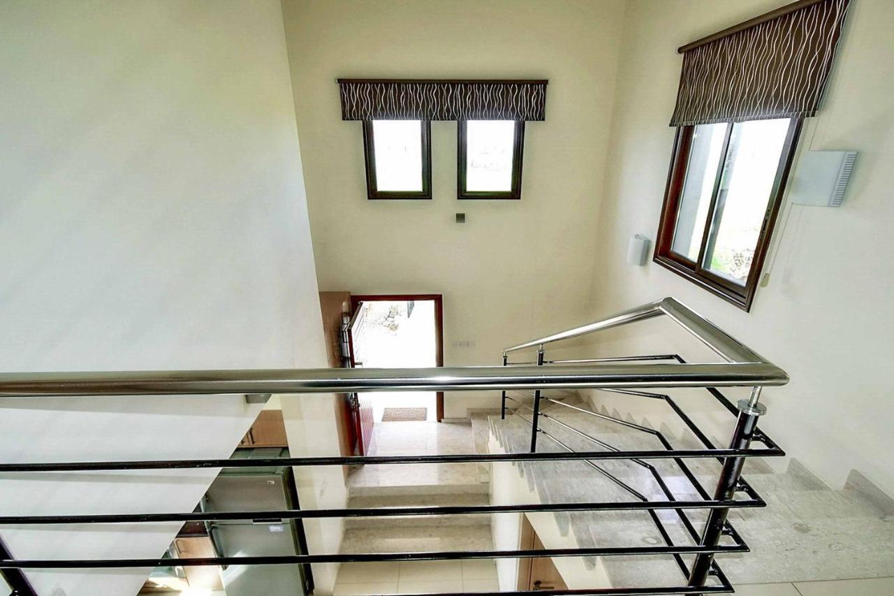 Villa Olivia Coral Пея Екстериор снимка